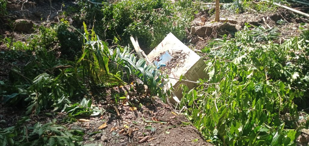 kondisi bak air yang rusak terbawa longsor